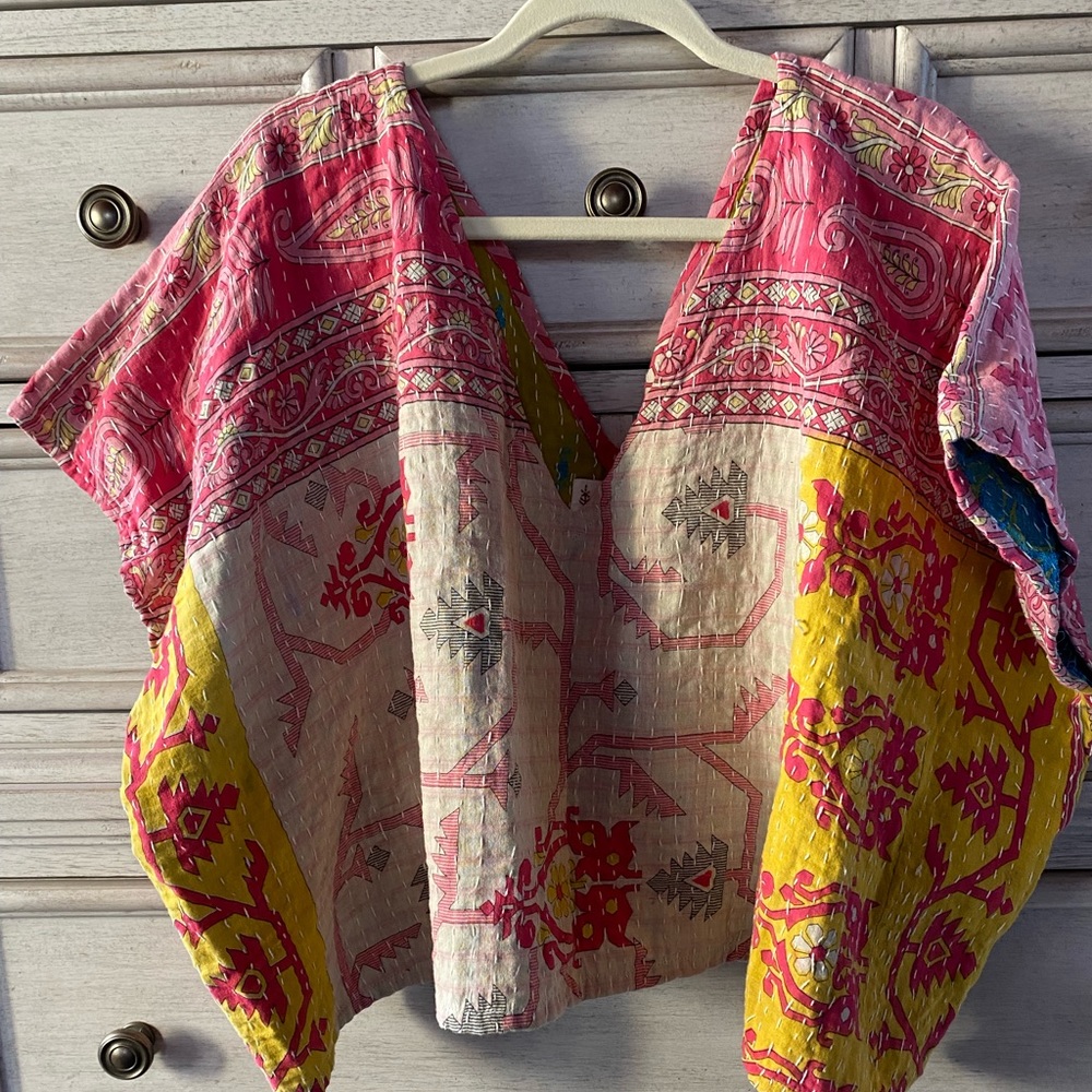 Kantha Bae V neck crop